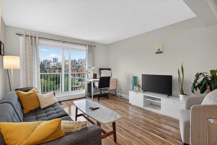 Property Photo: 17 13 Street SW 404 AB T2N 1Z1