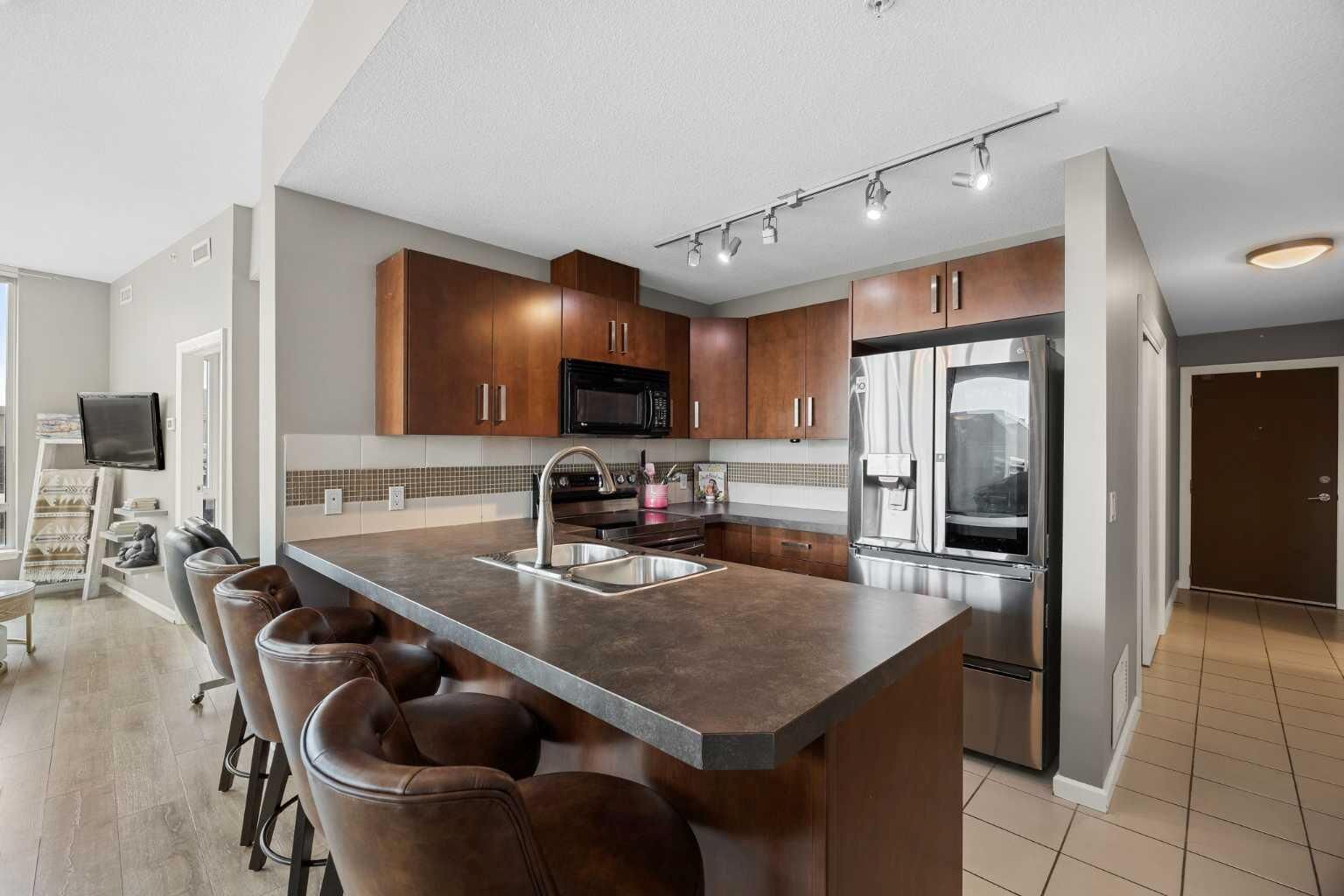 Property Photo: 210 15 Avenue SE 206 AB T2G 0B5