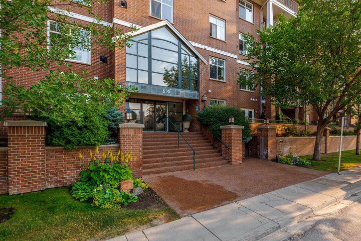 Property Photo: 59 22 Avenue SW 106 AB T2S 3C7
