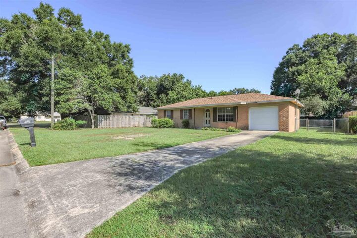 Property Photo: 2070 Curry Cir FL 32504