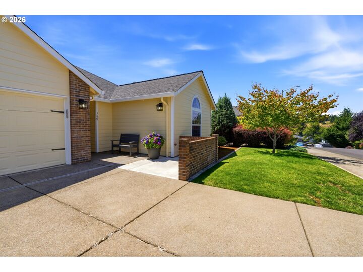 Property Photo:  150 Mountain Vista Ave  OR 97306 