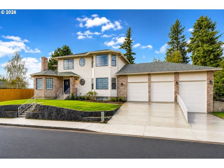 Property Photo: 16121 NE San Rafael St OR 97230
