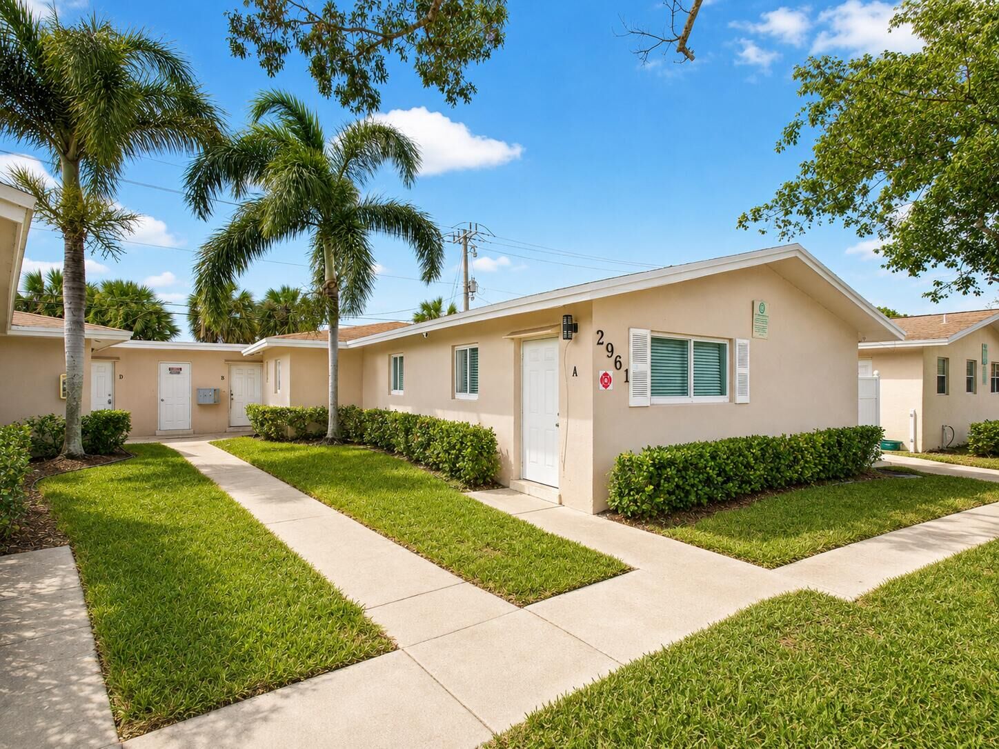 Property Photo: 2961 NE 7th Avenue B FL 33064