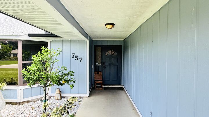 Property Photo: 757 SE Lighthouse Avenue FL 34983
