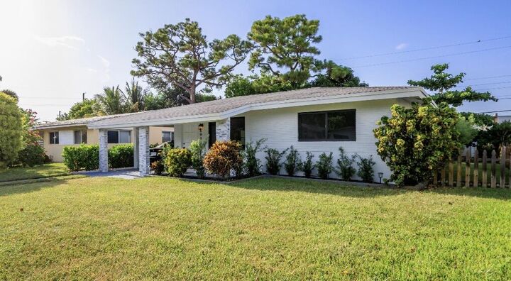 Property Photo:  699 NE 40th Street  FL 33334 