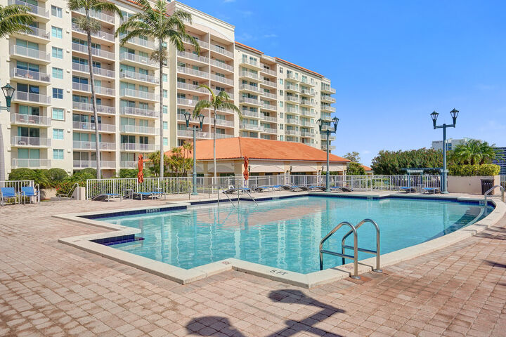 Property Photo:  3020 NE 32nd Avenue 807  FL 33308 