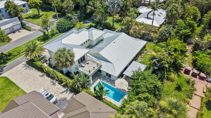 Property Photo: 1117 SE Osceola Street FL 34996