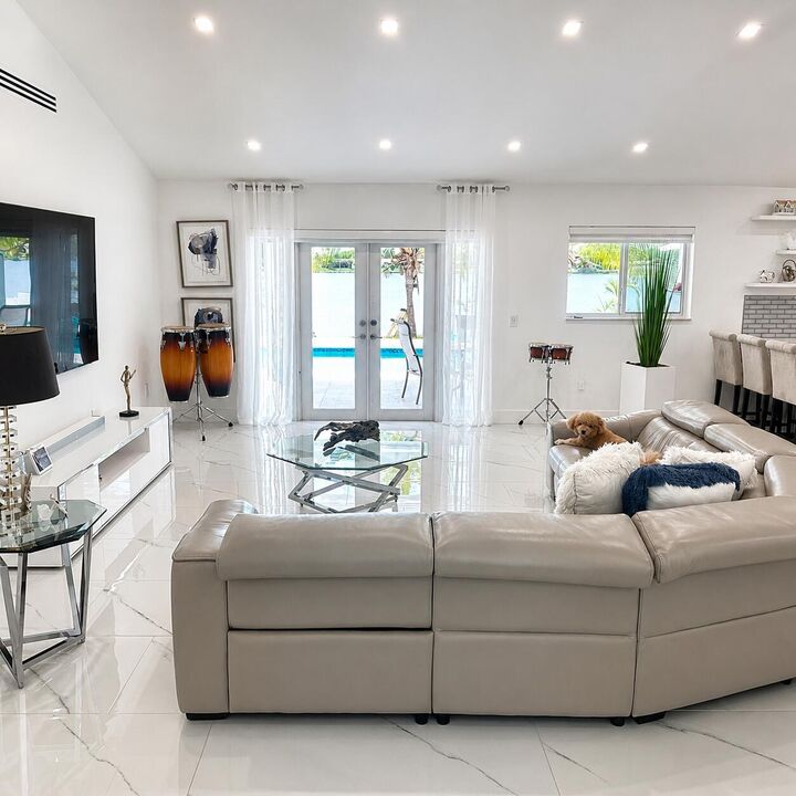 Property Photo: 500 NW 86th Avenue FL 33024