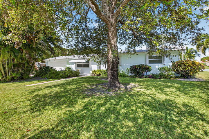 Property Photo:  1205 SW 1st Street  FL 33435 