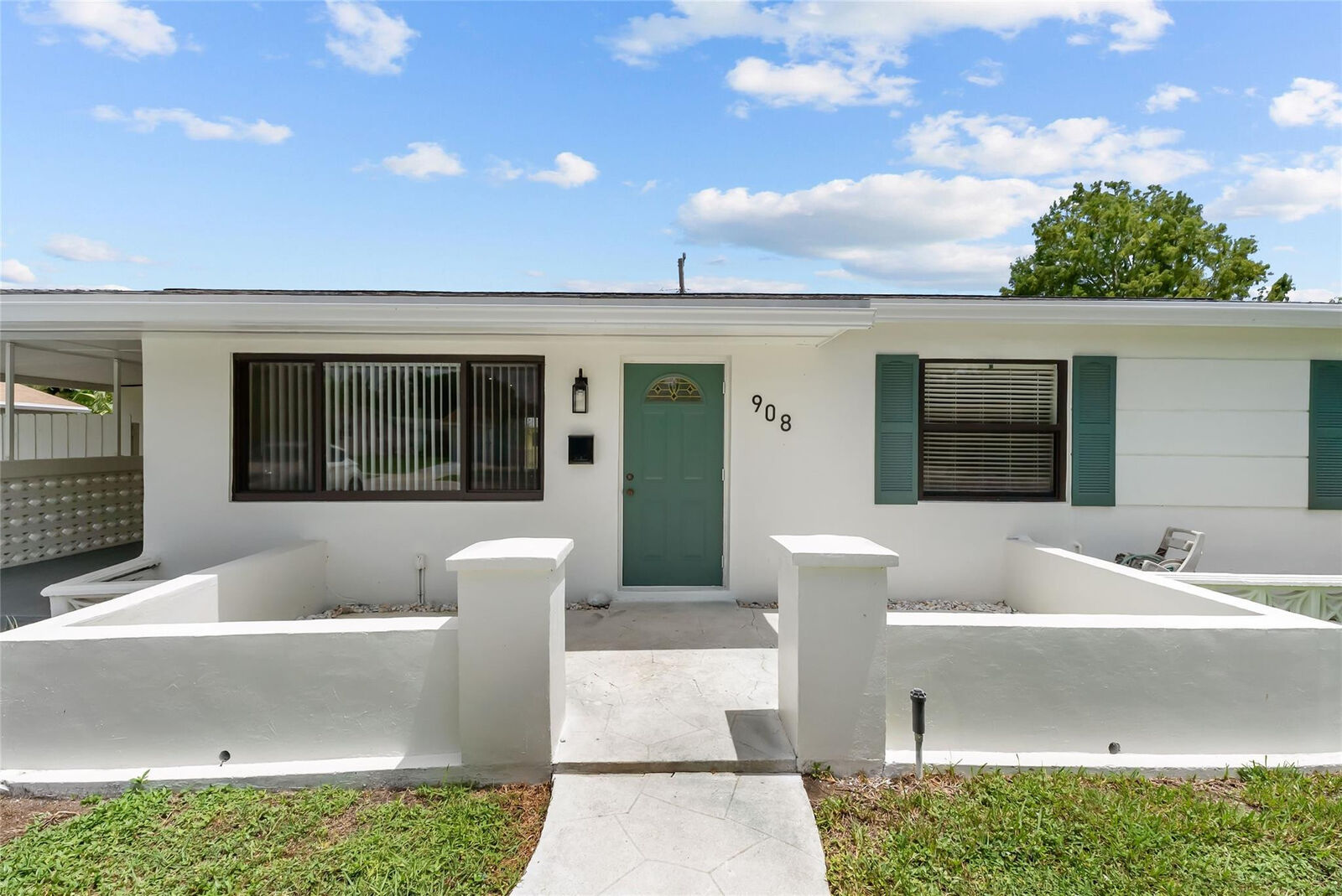 Property Photo:  908 Lighthouse Drive  FL 33408 