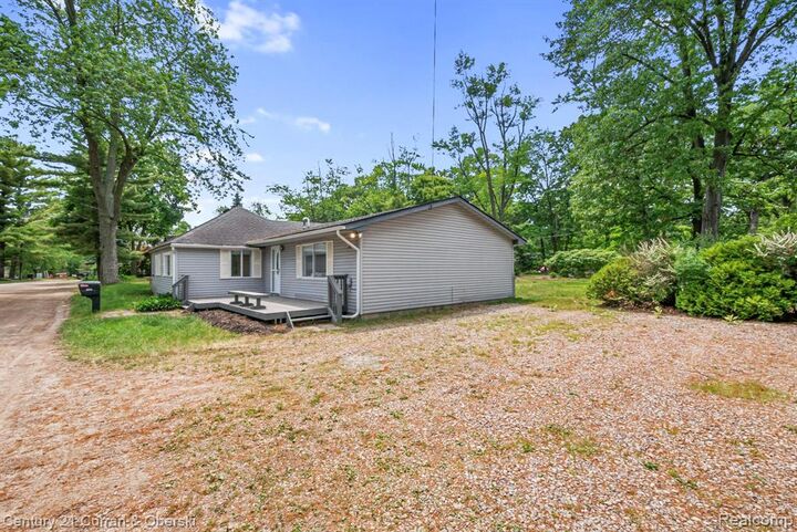 Property Photo:  2374 Lakena Road  MI 48324 