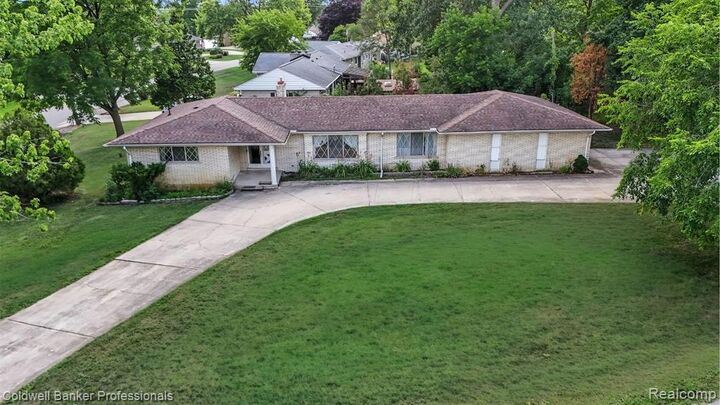 Property Photo:  430 Spezia Drive  MI 48371 