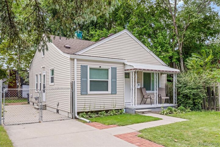 Property Photo:  2200 Guthrie Avenue  MI 48067 