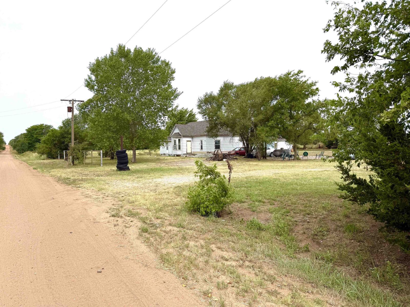 Property Photo:  1006 NW 70 Rd  KS 67009 