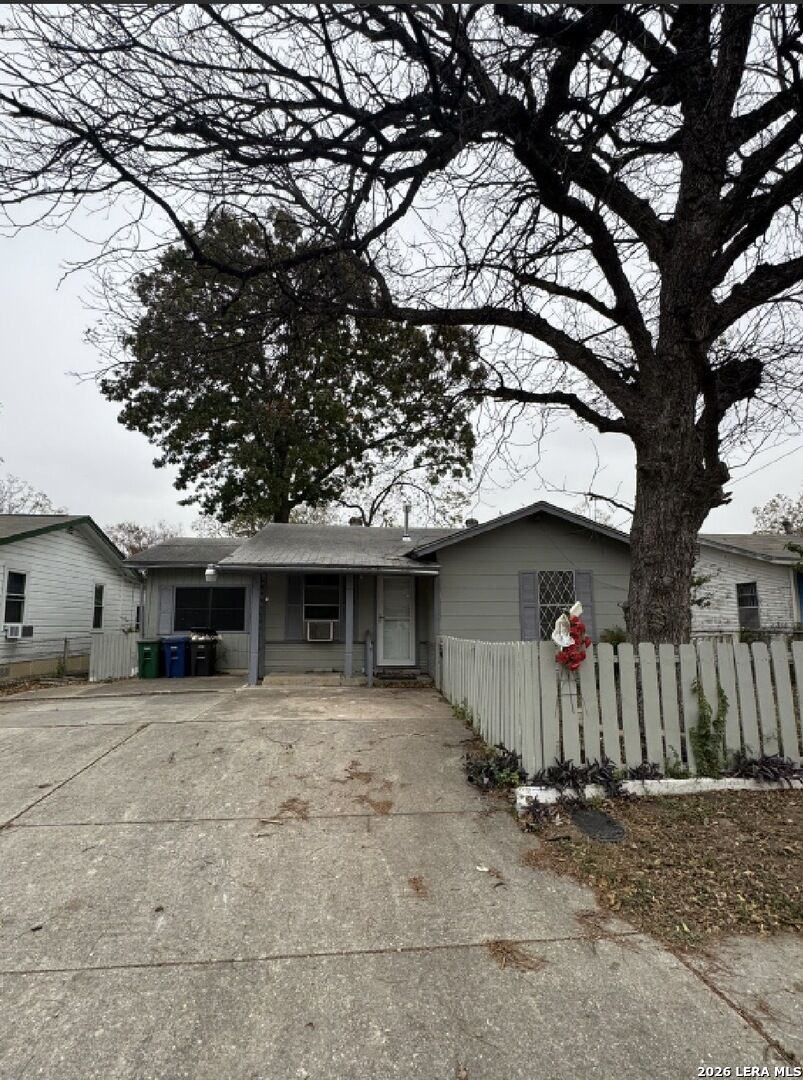 Property Photo:  2002 Amerada St  TX 78237 