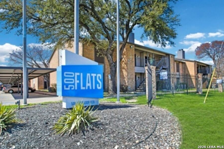 Property Photo: 500 E Loop 820 606 TX 76112