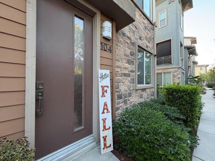 Property Photo: 641 Savi Drive 104 CA 92878