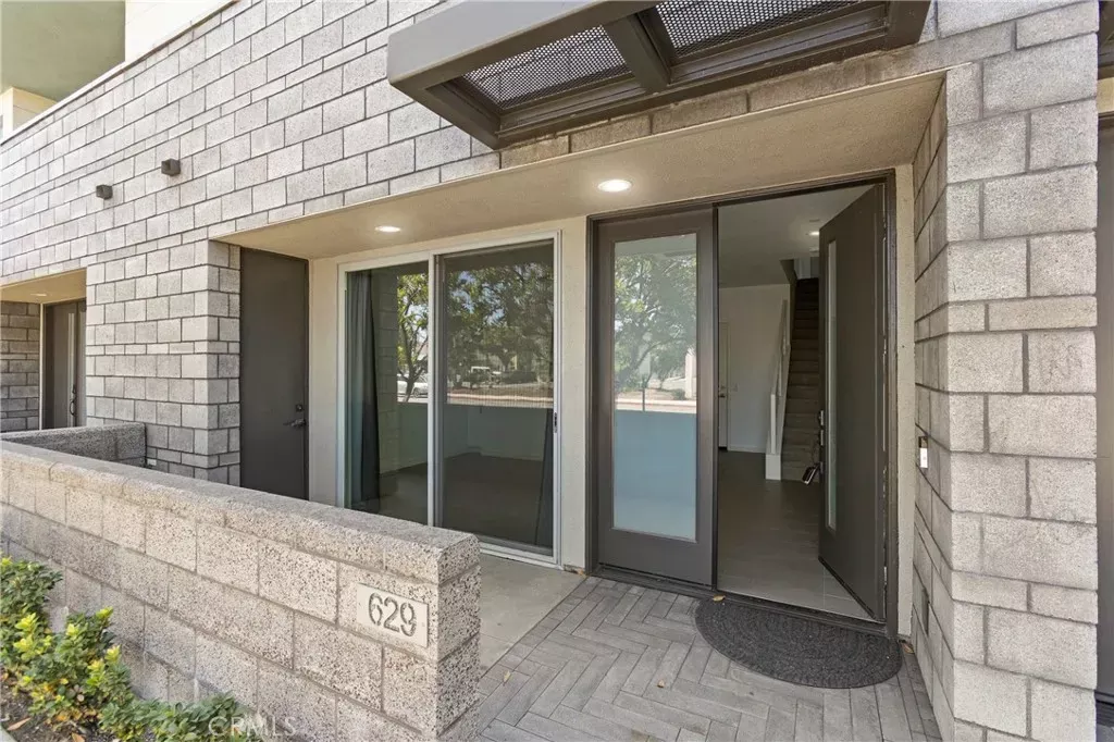 Property Photo:  629 W 17th  CA 92627 
