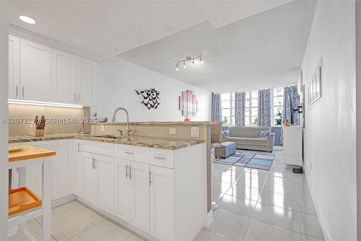 Property Photo:  1351 NE Miami Gardens Dr 424E  FL 33179 