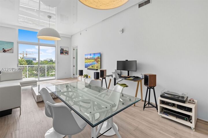 Property Photo:  2001 Meridian Ave 518  FL 33139 