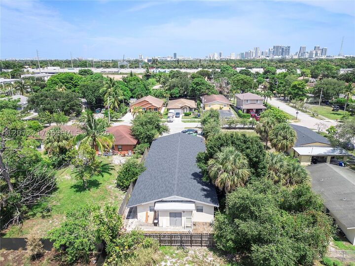 Property Photo: 513 NW 22nd Ave FL 33311