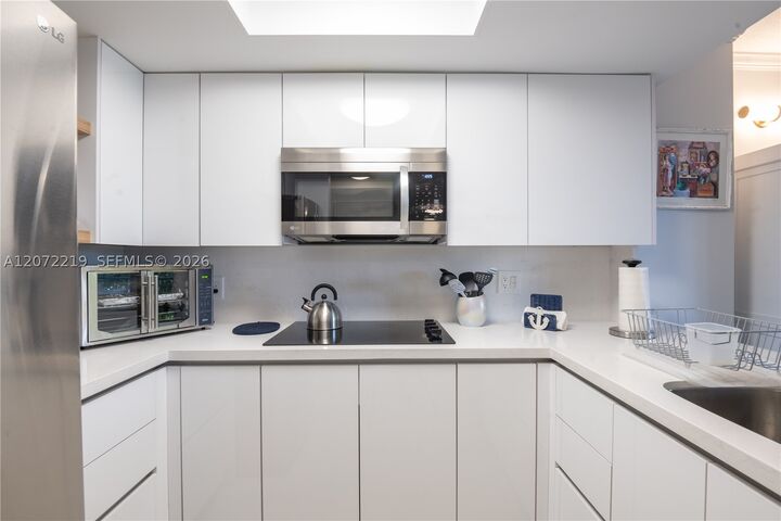 Property Photo:  2951 S Bayshore Dr 505  FL 33133 