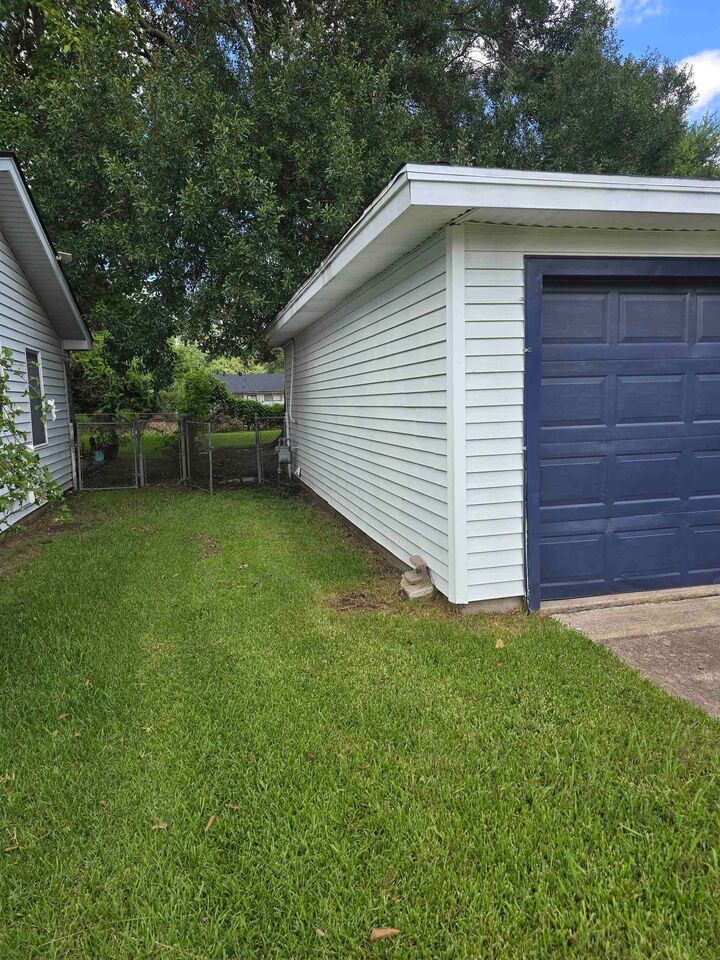 Property Photo: 535 Smelker TX 77707