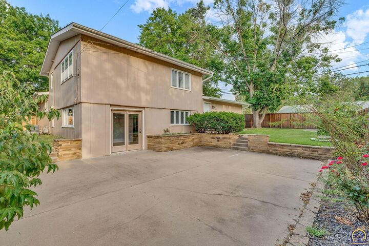 Property Photo:  2843 SW McAlister Ave  KS 66614 