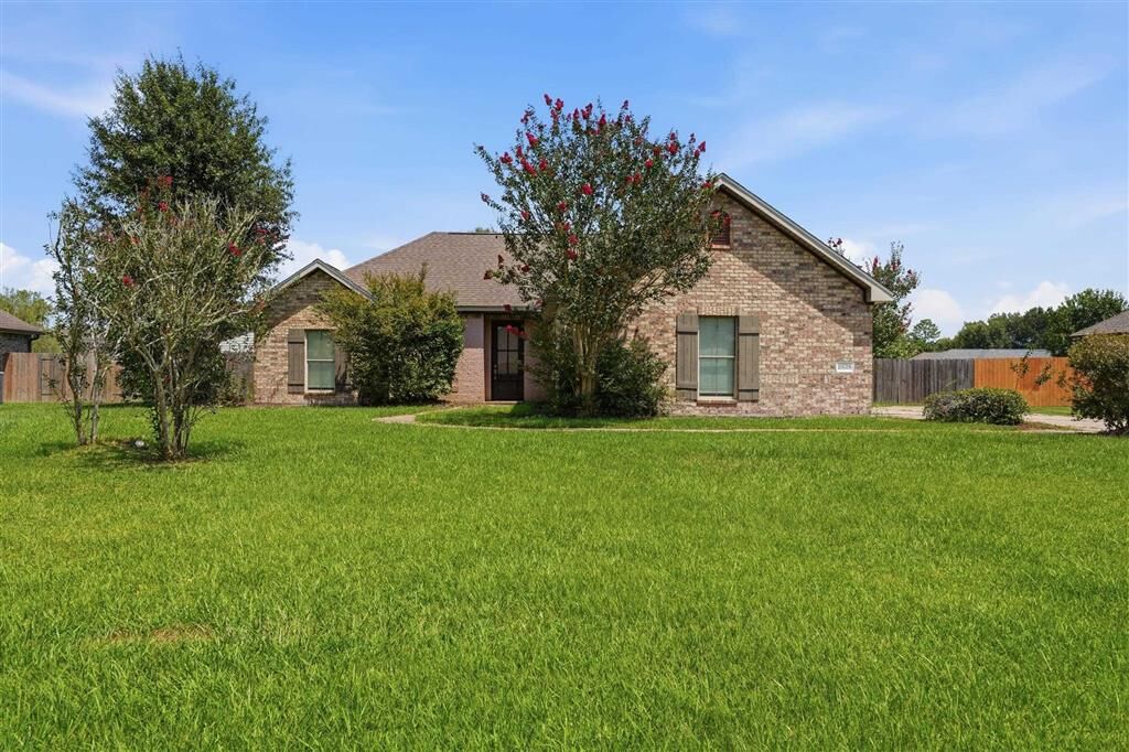Property Photo:  2628 Ravenway Dr Drive  LA 70611 