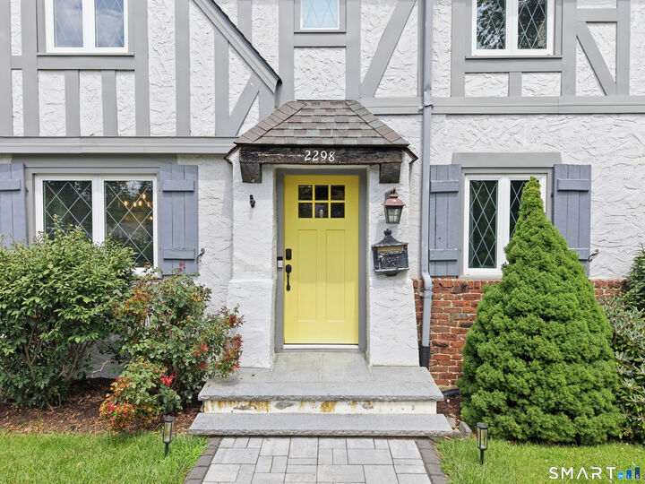 Property Photo:  2298 Albany Avenue  CT 06117 