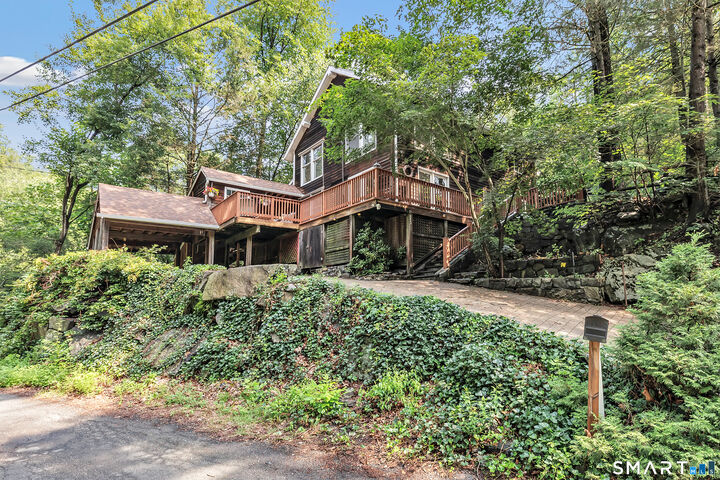 Property Photo:  