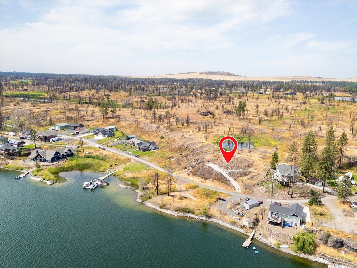 Property Photo:  9910 S Lakehurst Dr  WA 99022 