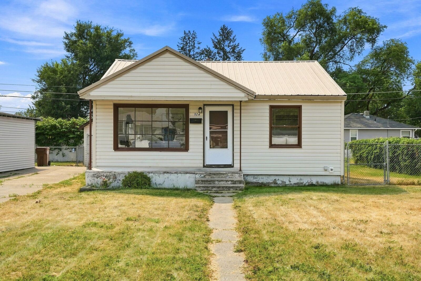 Property Photo:  524 E Joseph Ave  WA 99208 