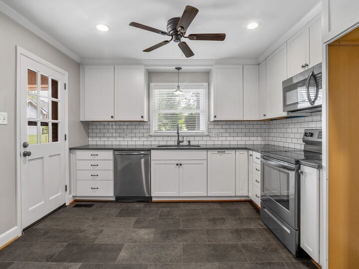 Property Photo:  209 Navaho Drive  SC 29301 