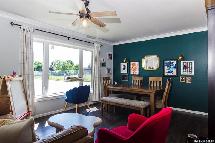 Property Photo: 401 R Avenue N SK S7L 2Y8