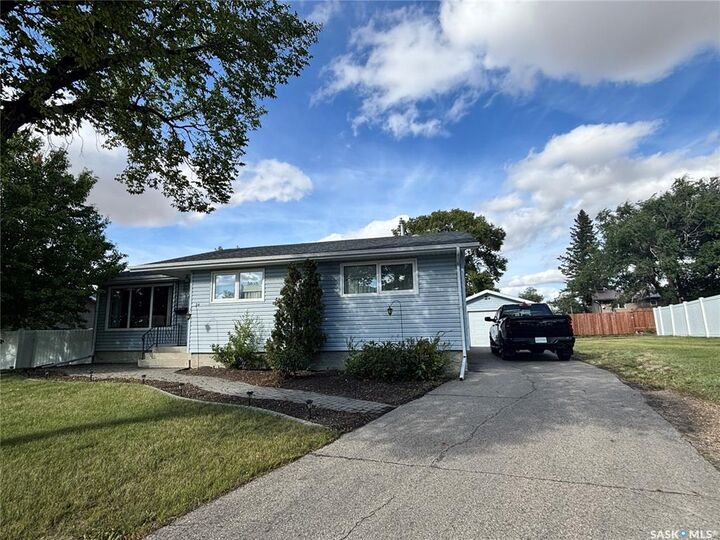 24 King Drive — photo 1