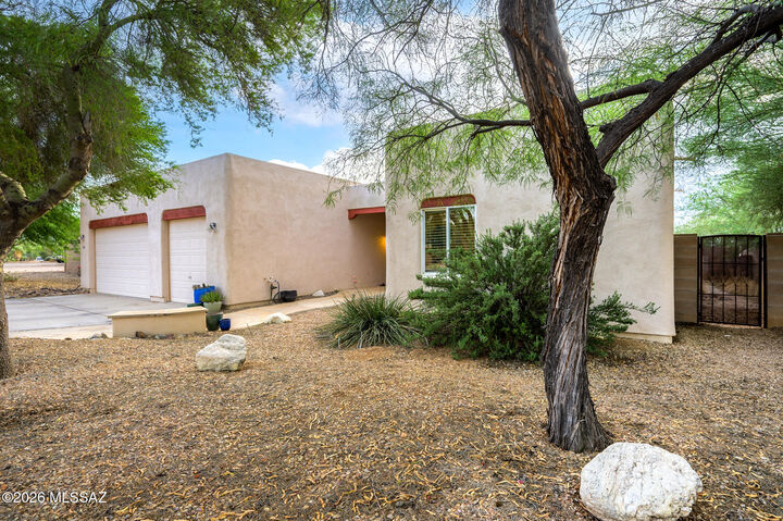 Property Photo:  13992 S Broken Spoke  AZ 85641 