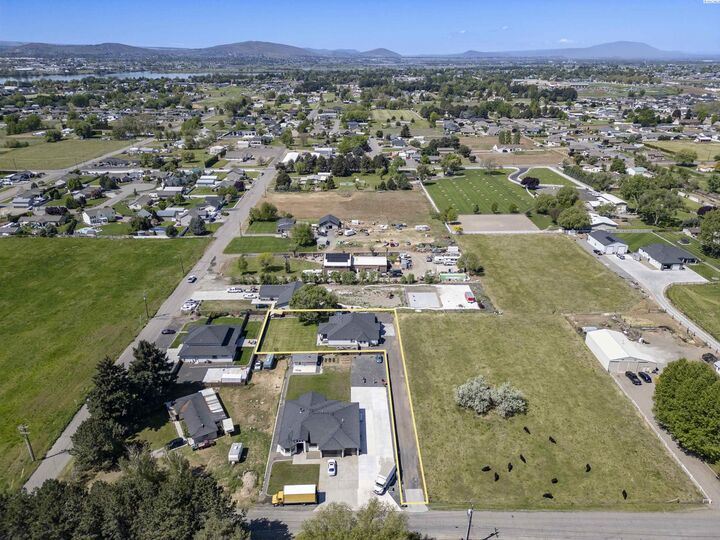 Property Photo: 2520 Road 64 WA 99301