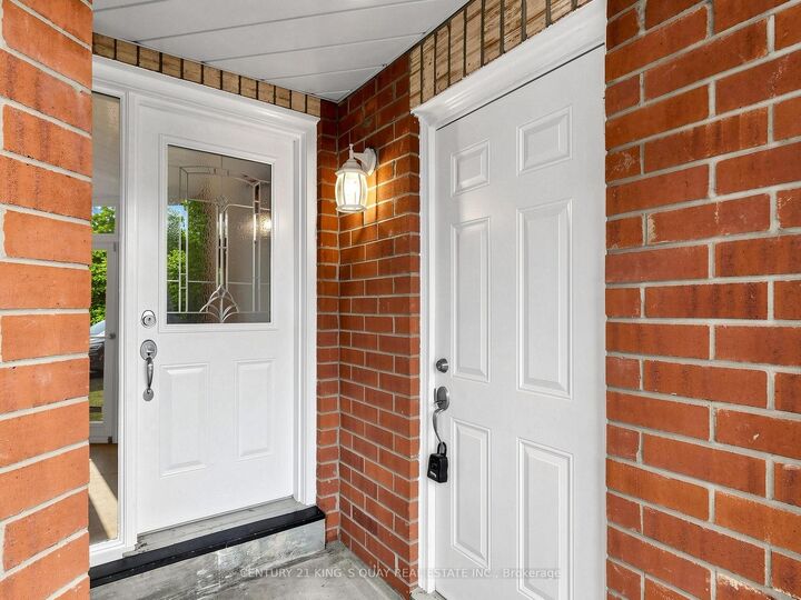 Property Photo:  72 Dunsmore Crescent  ON L4C 0C5 