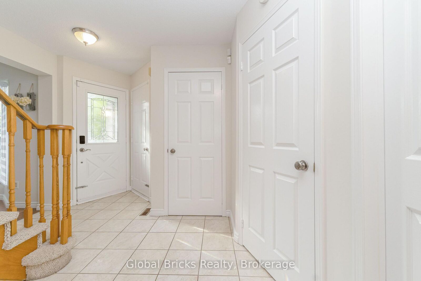 Property Photo: 6190 Saltmarsh Court ON L5N 5V8
