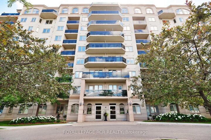 Property Photo: 10 Dayspring Circle S 304 ON L6P 1B9
