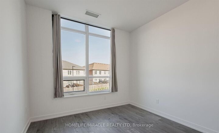 Property Photo:  1010 Dundas Street E 220  ON L1N 2K2 