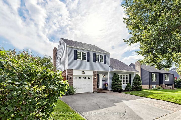 Property Photo: 2208 Lancaster Crescent ON L7P 3G5