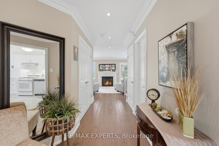 Property Photo: 104 Pinedale Gate ON L4L 8X3