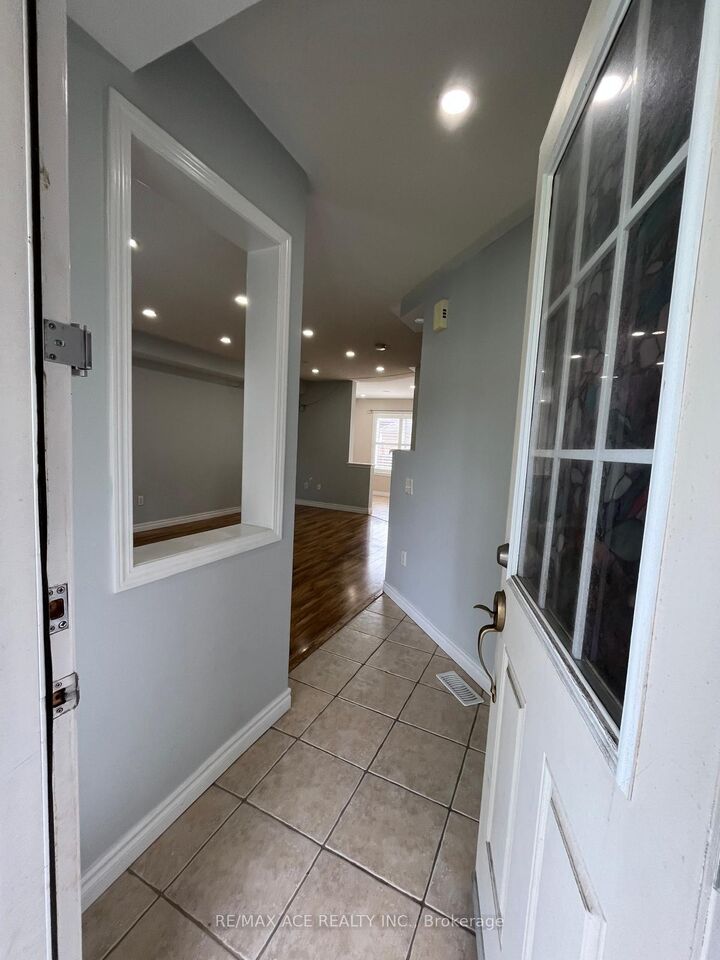 Property Photo:  46 Gas Lamp Lane  ON L6B 0H6 