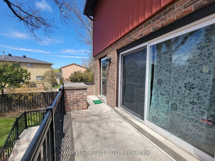 Property Photo: 55 Ashglen Way ON L3R 3A6