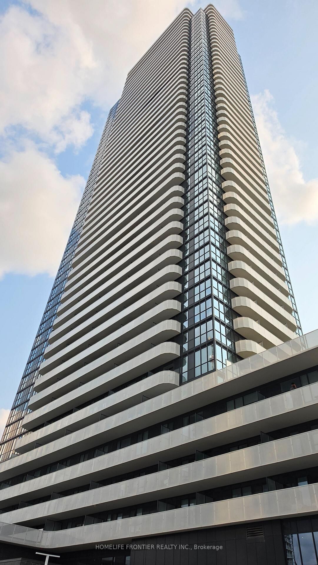 Property Photo:  195 Commerce Street 4007  ON L4K 0P9 