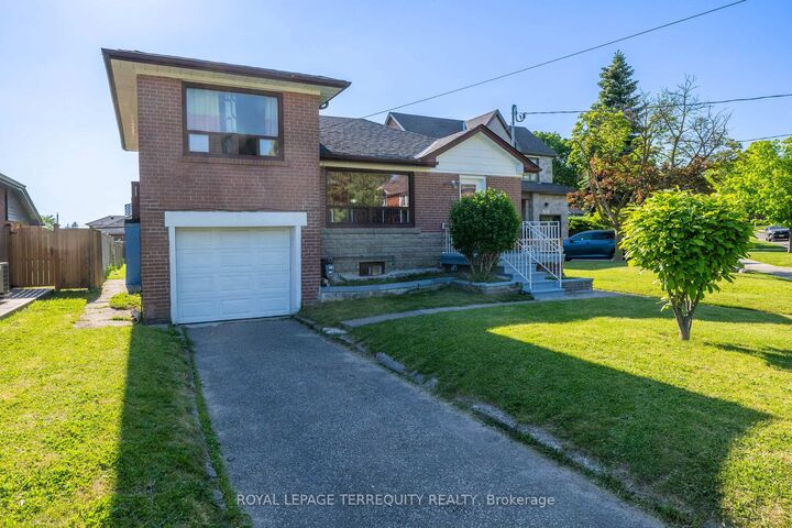 Property Photo: 4 Harris Park Drive ON M1L 2Z9