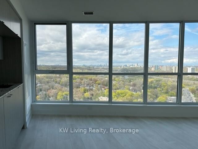 Property Photo:  585 Bloor Street E 2516  ON M4W 0B3 