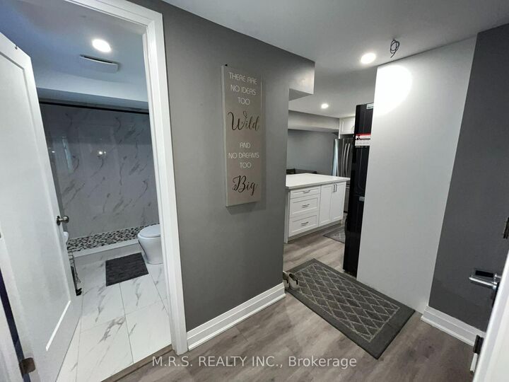 Property Photo:  26 Hillcrest Avenue 2  ON L6W 1Y8 